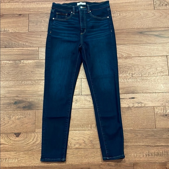Women’s Loft The Skinny Denim Blue Jean - Size 28/6 - Distressed - Darker Wash - Picture 1 of 16